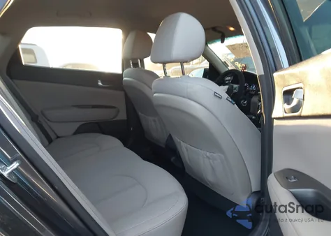 2017 Kia Optima Lx from USA, damaged, VIN 5XXGT4L38HG136356